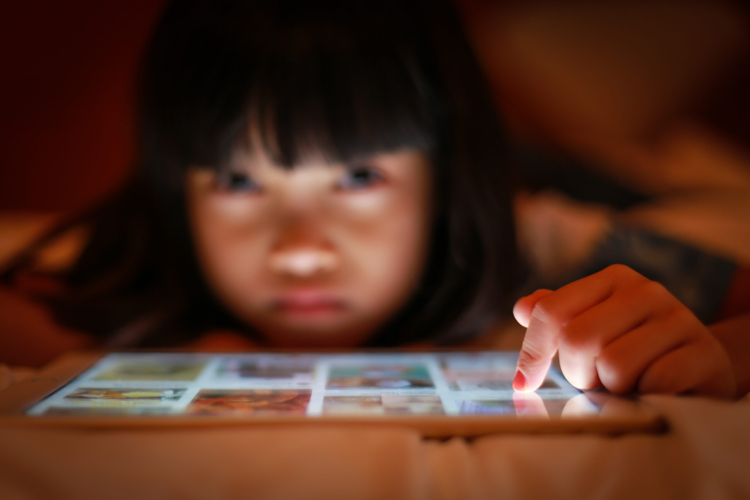 L’essor des exploitations et les abus sexuels sur enfants en ligne aux Philippines