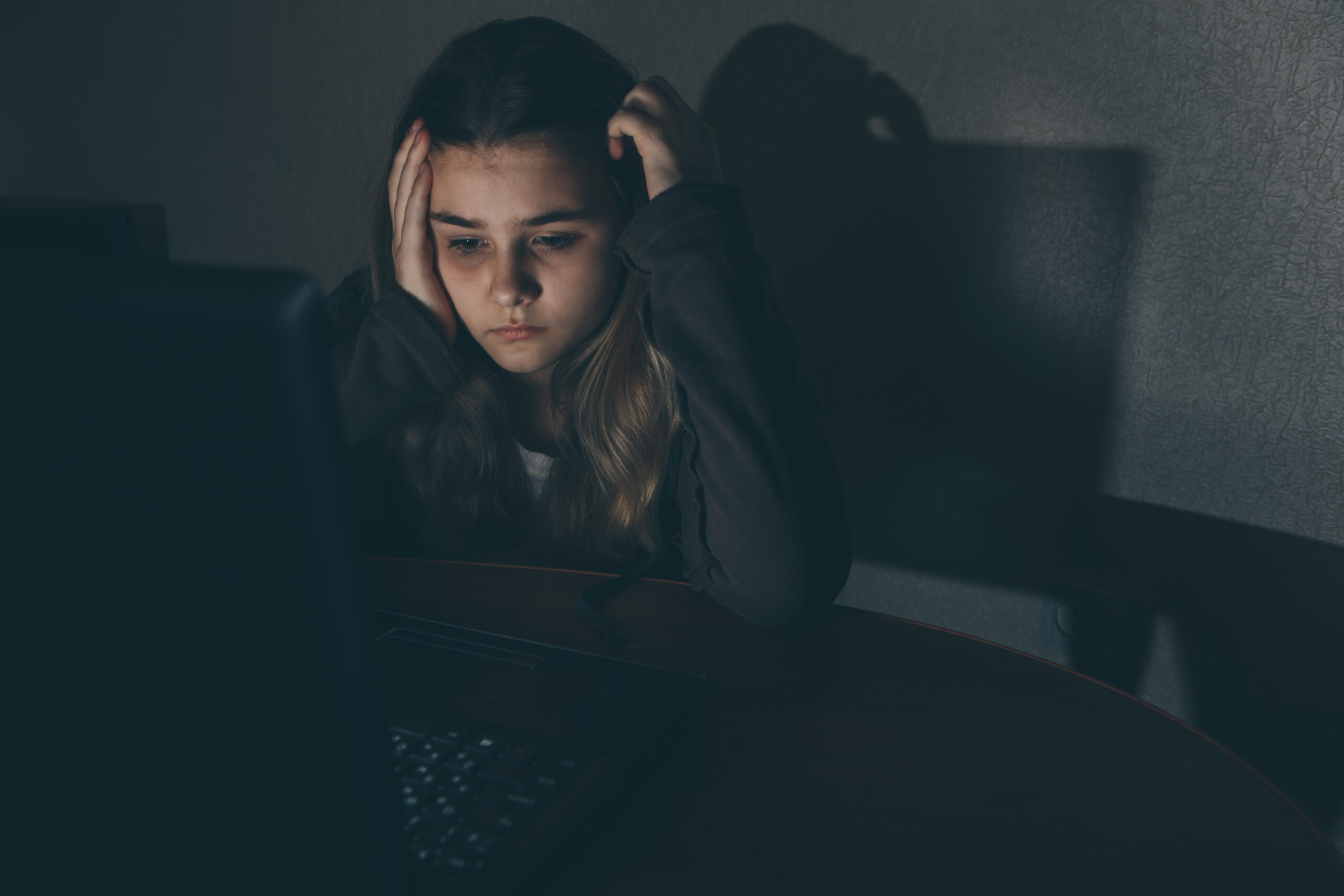 Les enfants roumains confrontés à l&rsquo;un des taux de cyberharcèlement les plus élevés d&rsquo;Europe