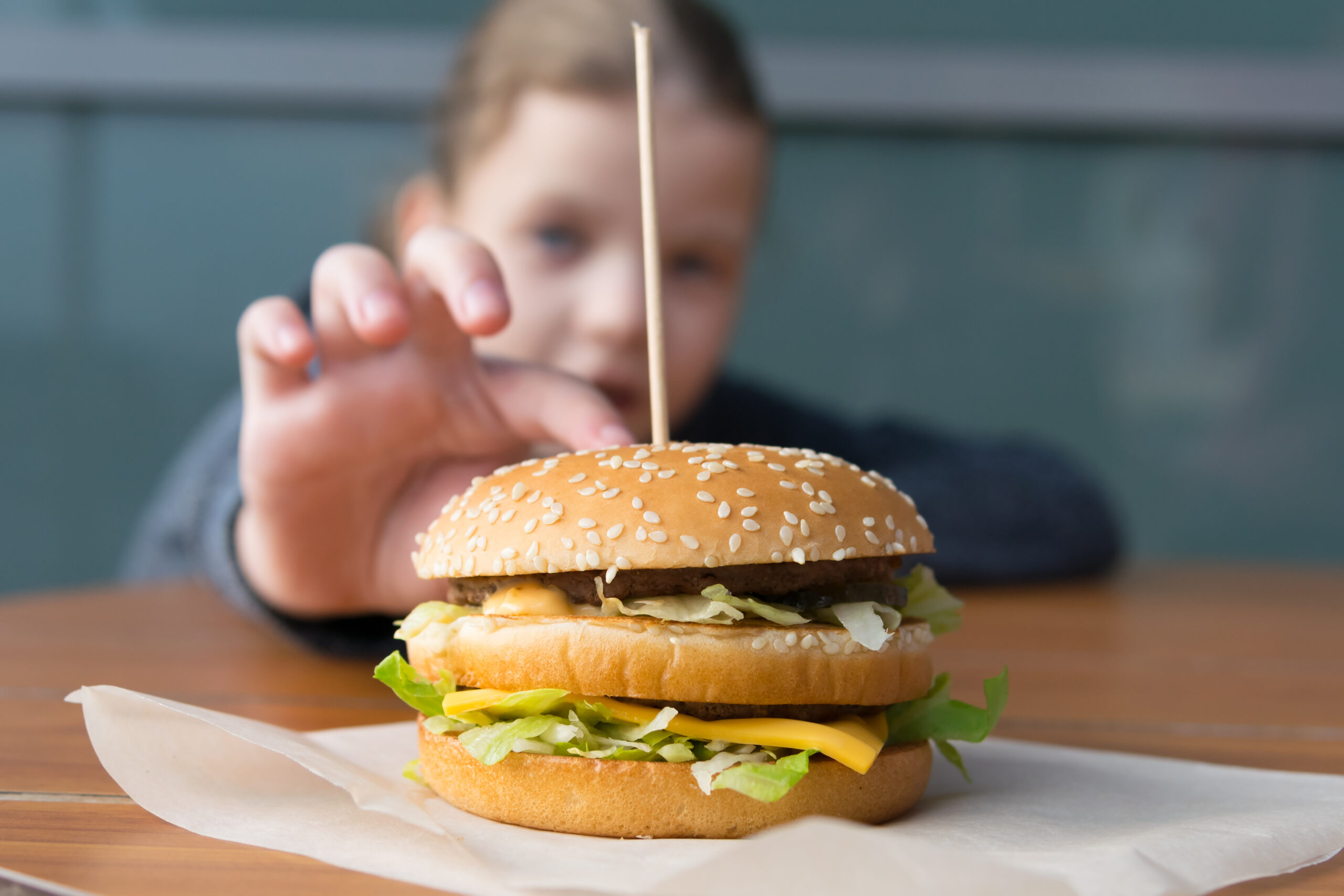 Transformer les environnements alimentaires pour mieux protéger le droit des enfants à l’alimentation