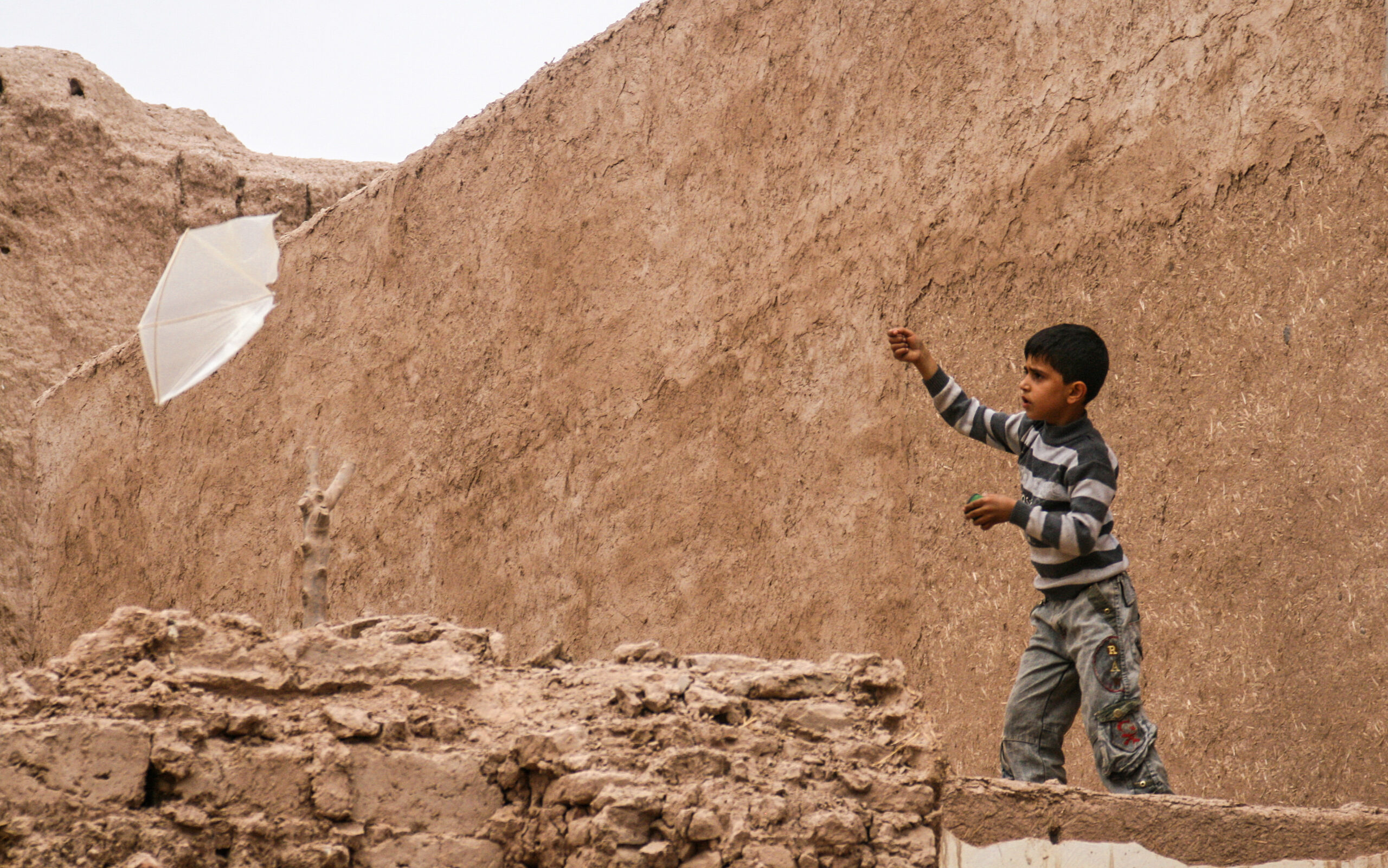 L’enfance afghane en exil